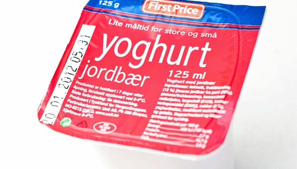 SØT OG BILLIG: First Price yoghurt med jordbærsmak.
