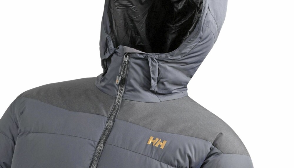 STILIG OG VARM: Dunjakken fra Helly Hansen er en stilig og varm jakke, men med relativt høyt pakkevolum.