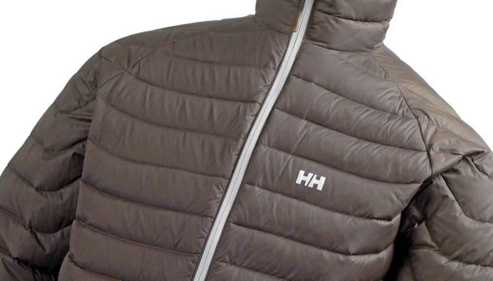 ALLROUNDER: En pen og allsidig jakke som passer like godt under skalljakken i skibakken på kalde dager som ytterjakke på afterski eller shopping. ALLROUNDER: En pen og allsidig jakke som passer like godt under skalljakken i skibakken på kalde dager som ytterjakke på afterski eller shopping.