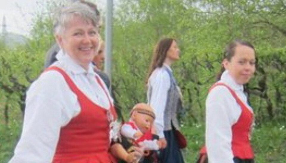 BUNAD: Oppdalsbunad kvinne.
