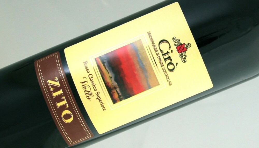 FRA CALABRIA: Zito Vallo Cirò Classico Superiore kommer fra Calabria i Sør-Italia. FRA CALABRIA: Zito Vallo Cirò Classico Superiore kommer fra Calabria i Sør-Italia.