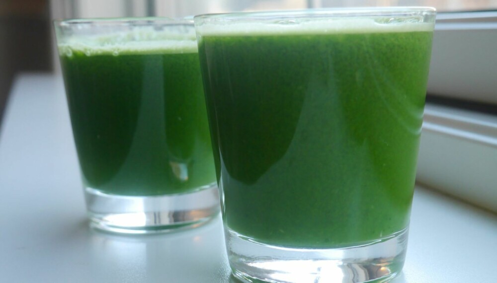 HELVETESUKAS REGLER: Du skal utelukkende spise sunt hele uka. Så da ble det grønn juice til frokost.