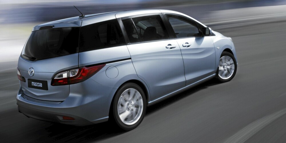GOD FLYT: Nye Mazda5 følger konsernets nye designlinje. En vellykket design mener vi.