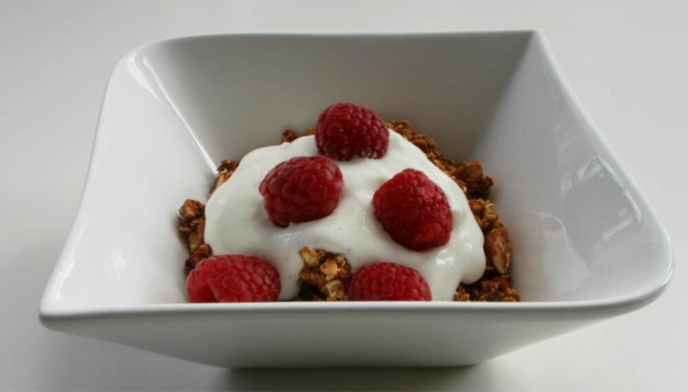 HVERDAGSLUKSUS: Hjemmelaget frokostblanding med kirsebærkompott smaker utrolig godt! Perfekt til yoghurt, kesam og friske bær. HVERDAGSLUKSUS: Hjemmelaget frokostblanding med kirsebærkompott smaker utrolig godt! Perfekt til yoghurt, kesam og friske bær.