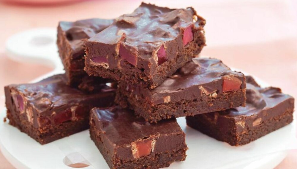 SAFTIGE BROWNIES: Lager du brownies med kakao får du den ekte, deilige sjokoladesmaken. Amerikanske brownies er klissete – men gud, så saftig og himmelsk! 
