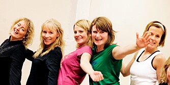GLADE AMATØRER: Det Nye-redaksjonen på dansekurs. Fra venstre: Anne Kristine Værnes, Stine Holberg Dahl, Hanne Mette Walhovd, Hanne Aardal og Kristina Picard.