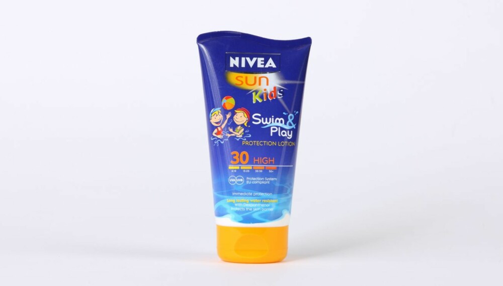 TEST AV SOLKREM FOR BARN: Nivea sun Kids Swim og Play protection lotion.