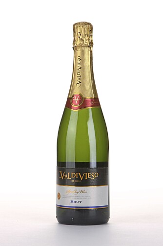 Valdivieso Brut. Denne dufter røde epler med tropiske aromaer. Drikk den til lyst kjøtt eller fisk. Valdivieso Brut. Denne dufter røde epler med tropiske aromaer. Drikk den til lyst kjøtt eller fisk.