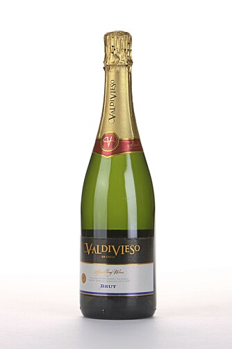 Valdivieso Brut. Denne dufter røde epler med tropiske aromaer. Drikk den til lyst kjøtt eller fisk.