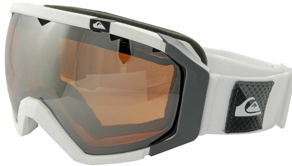 LITE FEMININ: Skibrillen fra Quicksilver er lite feminin, men fungerer godt i bakken.