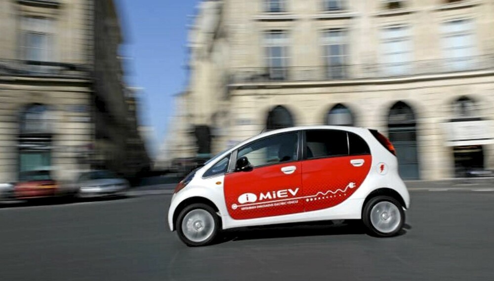 BYBILEN: i-MiEV går opptil 14 mil på én ladning, hvilket burde holde til daglig bruk. Bilen vintertestes i Norge. BYBILEN: i-MiEV går opptil 14 mil på én ladning, hvilket burde holde til daglig bruk. Bilen vintertestes i Norge.