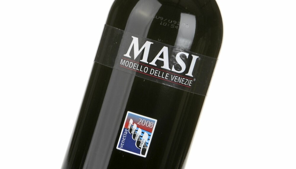SAFTIG: Masi Modello delle Venezie Rosso 2008 er en rødvin med saftig , ren og frisk bærfrukt i smaken.