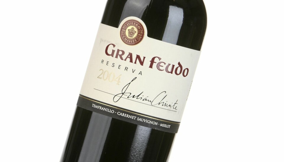 MØRKE BÆR: Gran Feudo Reserva 2004 er en rødvin med duft av mørke bær og vanilje.