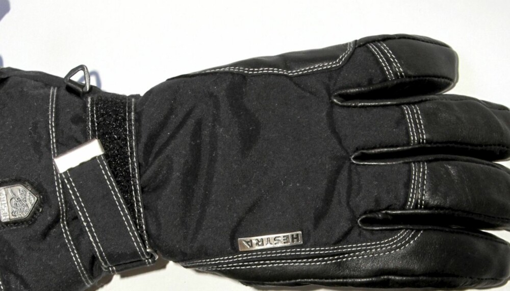 ALLROUNDER: Hestra Leather Classic CZone er middels lange hansker som anbefales. God allrounder til alpin.