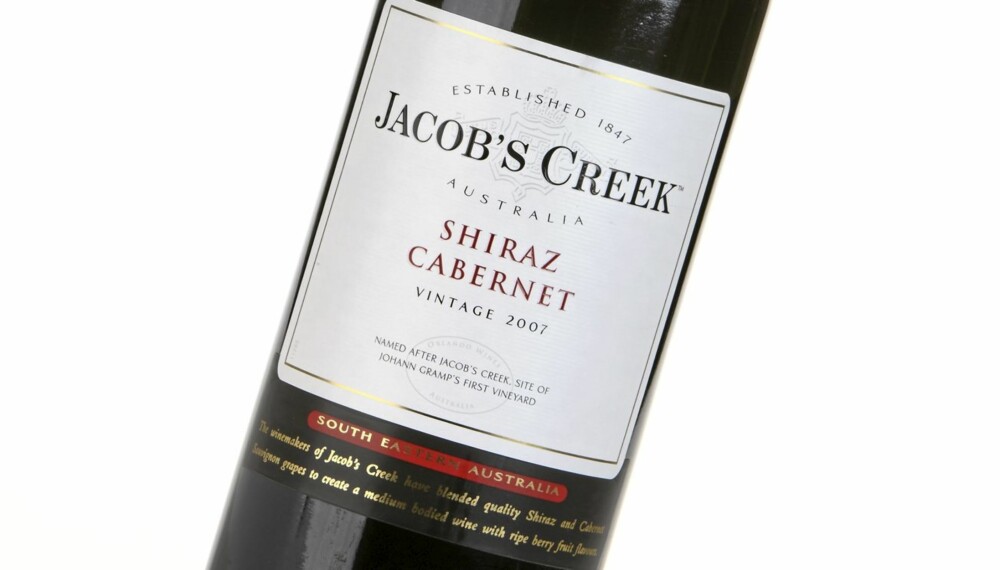 MIDDELS SYRE: Jacob's Creek Shiraz Cabernet 2007 er en rødvin fra Australia med markerte tannier og middels syre.