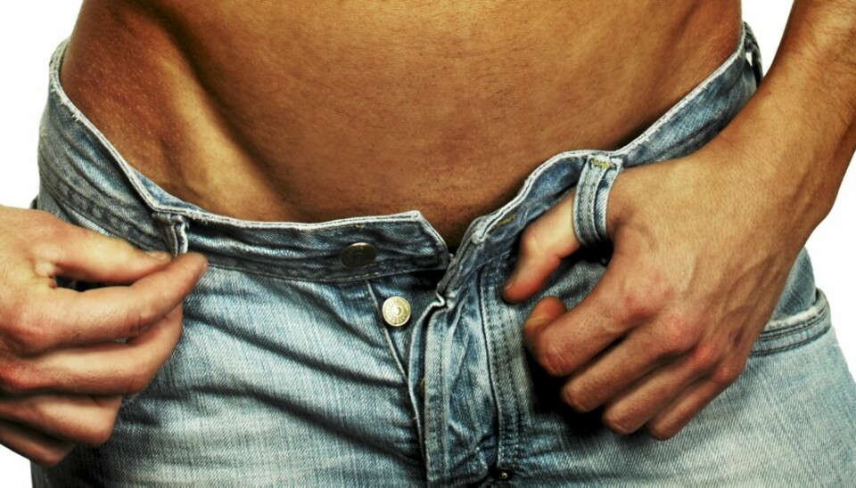 PRIKKER PÅ PENIS: Mannen sliter med prikker på penis. Hudlegen gir han ekspertsvaret som kanskje kan hjelpe.