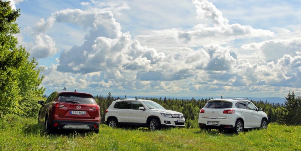 TO KJENTE: Selv om Peugeot 4008 er en ny bil, er det ikke til å komme unna at det i praksis er samme modell som Mitsubishi ASX. Derfor anser vi kun CX-5 som en helt ny modell.