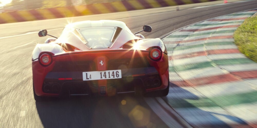 EPISK: LaFerrari: Episk, rå og herlig enkel å kjøre. EPISK: LaFerrari: Episk, rå og herlig enkel å kjøre.