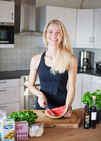 SPISER SUNT: Hilde Valbjørn Hagelin (35) konkurrerer i både løp og triatlon - og er vegetarianer. 