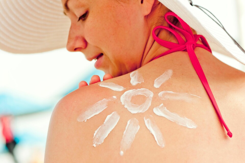 HUSK SOLKREM: Visste du at 90% av hudaldring er selvforskyldt? Det er derfor det er så viktig å smøre seg med SPF! FOTO: Colourbox