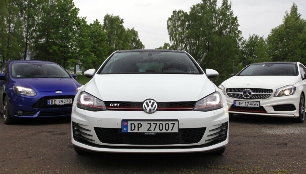 TYSK TRIO: Nye VW Golf GTI får testet seg på machobilen Ford Focus ST og råskinnet Mercedes A 250 Sport. FOTO: Petter Handeland