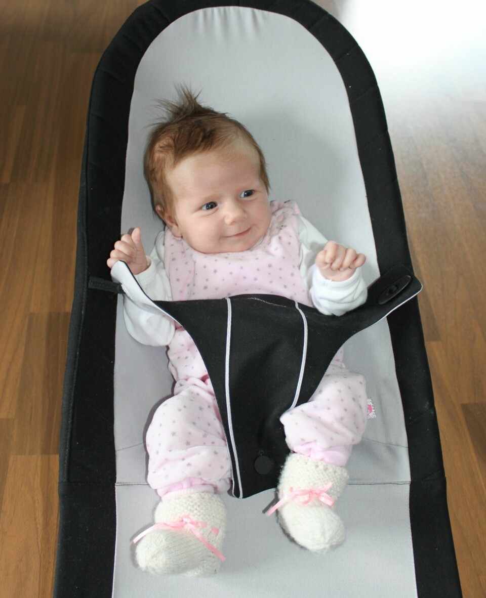 Thea i vippestolen. Nå er hun blitt 7 uker gammel. Foto: Privat