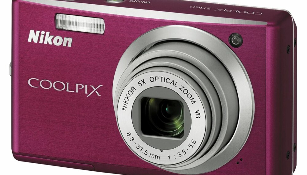 FEMI: Nikon Coolpix S560 fås også i sort og sølv for alle som synes lilla/rosa blir for feminint.