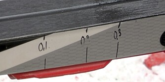 KLISTERSONEN: Mange har slike merker på skiene sine. 0,1 indikerer tørrvoks-sonen, 0,2 er til myke vokser, mens 0,3 er klistersonen. KLISTERSONEN: Mange har slike merker på skiene sine. 0,1 indikerer tørrvoks-sonen, 0,2 er til myke vokser, mens 0,3 er klistersonen.