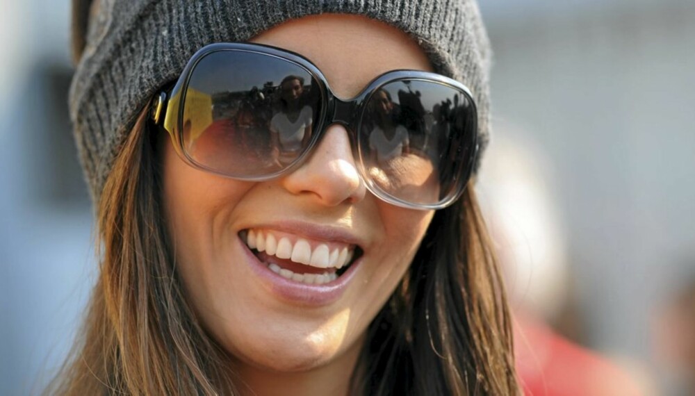 SOLBRILLER: Kate Beckinsale har all grunn til å smile med solbriller som dette.