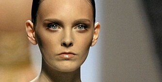 NATURLIG: Det ser helt naturlig ut, men her har modellen falske punktvipper. Fra Missoni-visningen. NATURLIG: Det ser helt naturlig ut, men her har modellen falske punktvipper. Fra Missoni-visningen.