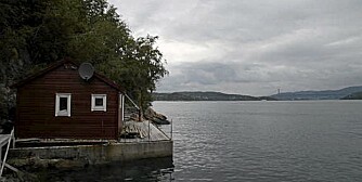 Naust med lang strandlinje, nord for Sotrabroen i Garsvikdalen. Prisantydning: 390.000 kroner.