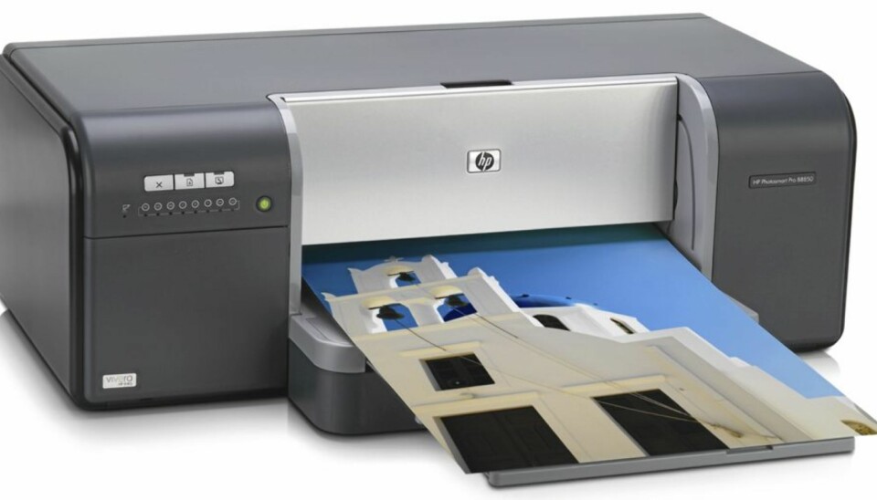 HP Photosmart Pro B8850 er en ganske stor skriver, men enkel å bytte blekkpatroner på.