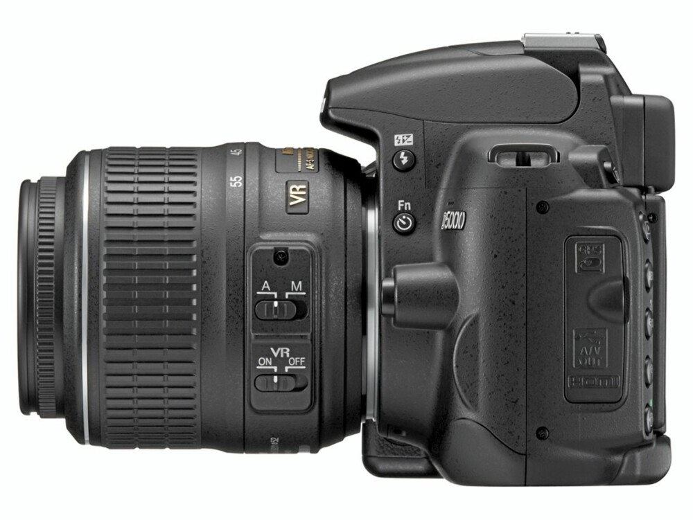 KOMPAKT: Nikon D5000 har fått et lite og kompakt design.