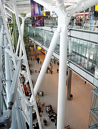 LUFTIG: Det er høyt under taket i Terminal 5 - den nyeste terminalen på London Heathrow.