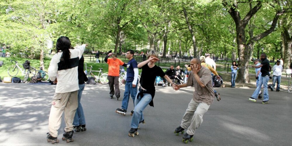 RULLESKØYTER: Du kan tilbringe en hel dag i Central Park bare med å se på alle de fantastiske rulleskøyteløperne.