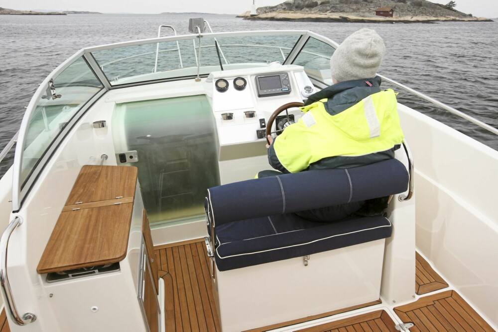 PLASS: Det er hele 10 sitteplasser i båten, og det gjør den ypperlig som transportbåt ved hytta.
