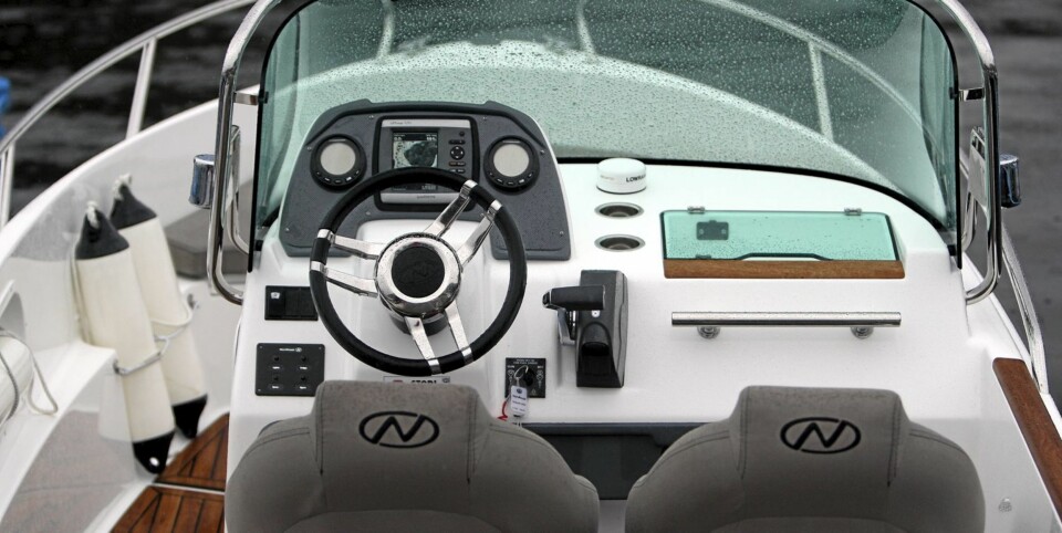 FORNUFTIG: Gode og støttende seter for fører og co-pilot.