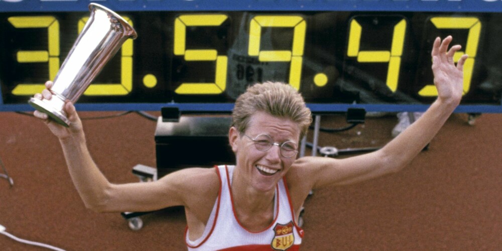 BISLETT 1985: Ingrid Kristiansen setter ny verdensrekord på 10.000 meter på Bislett stadion.