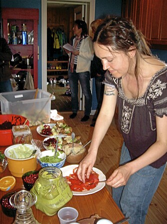 HELT RÅTT: Anne Madhumavi Olsen er en av de norske raw food-entusiastene. HELT RÅTT: Anne Madhumavi Olsen er en av de norske raw food-entusiastene.