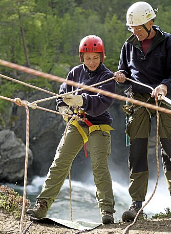 FAMILIEVENNLIG: Tilbud som rafting, havkajakk, klatring, juving og breturer i Hardanger kan tilpasses familier med variert behov for spenning og utfordring.