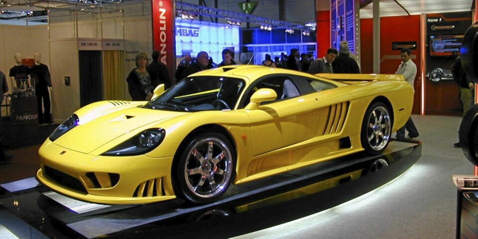 SALEEN S7: Det amerikanske selskapet Saleen har lenge bygget om diverse biler. Dette er derimot deres første egenproduserte bil. S7 er en ekte superbil, med voldsomme ytelser. Ettersom det er en amerikansk bil, er motoren naturlig nok stor ¿ en 7-liters V8 som yter 558 hester. I 2005 lanserte Saleen en versjon med to turboer, noe som gjorde at antallet hestekrefter ble dyttet opp i hele 760.