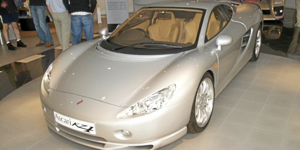ASCARI KZ1: Denne engelske bilprodusenten er oppkalt etter Alberto Ascari, som var den første i verden til å vinne Formel 1-mesterskapet to ganger. Kun 50 eksemplarer er bygget av denne bilen, som har en V8 fra BMW bak setene. De 500 hestene gir bilen en toppfart på 322 km/t, og gjør at bilen når hundre på under fire sekunder.