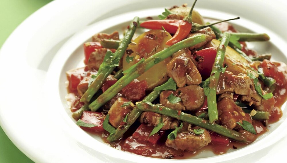 SØNDAG: Bønnestuing med svinekjøtt og chili. SØNDAG: Bønnestuing med svinekjøtt og chili.