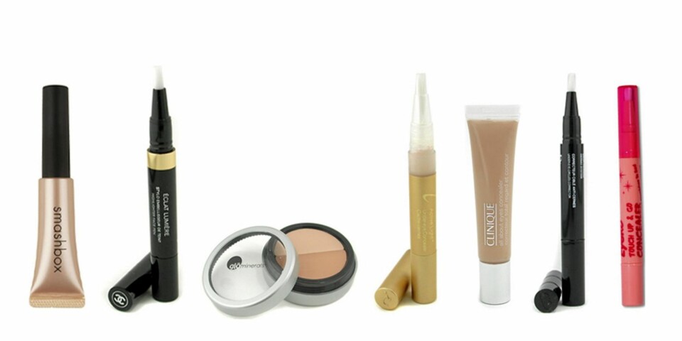 FRA VENSTRE: Smashbok Photo OP (kr 240), Chanel Eclat Lumiere Highlighter Face Pen (kr 319), Glominerals Gloconcealer Under Eye (kr 210), Jane Iredale Active Light Under Eye Concealer (kr 174), Clinique All About Eyes Concealer (kr 174), Christian Dior Homme Dermo System Under Eye Circle Corrector (kr 370), Eyeko Touch & Go Concealer (kr 110).