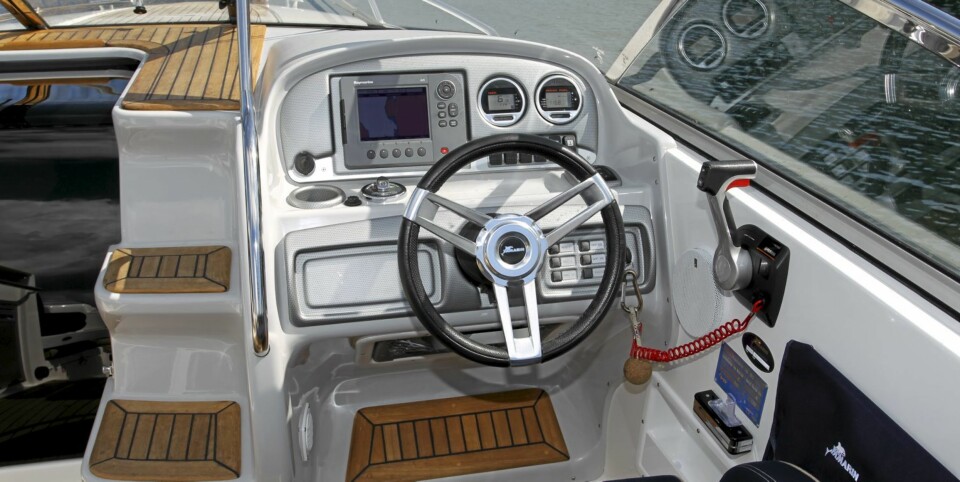 Førerplassen kunne med fordel hatt plass til større kartplotter.