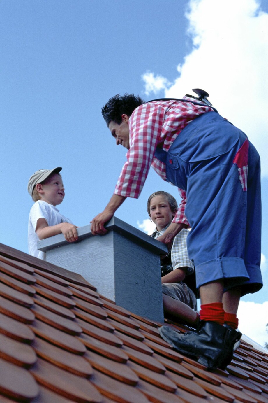 NÆRKONTAKT: Hva med å hilse på selveste Karlsson... På taket, faktisk. Foto: Astrid Lindgrens Värld