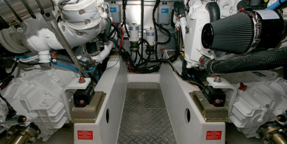 KRAFTPAKKER: De to 5,9 liters dieselene fra Cummins MerCruiser leverer kraft i massevis.