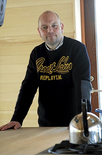 - Jeg liker å legge inn litt lekenhet i prosjektene mine, sier designer Lars Ernst Hole. - Jeg liker å legge inn litt lekenhet i prosjektene mine, sier designer Lars Ernst Hole.