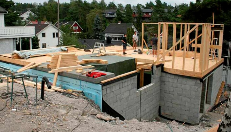 STRAMMER SEG TIL: Huset skyter i været og tvinger fram valget av styresystemer.