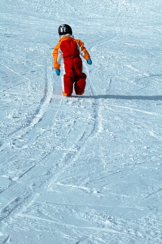 UTEN SKI: Det er lov å ta av seg skiene også.